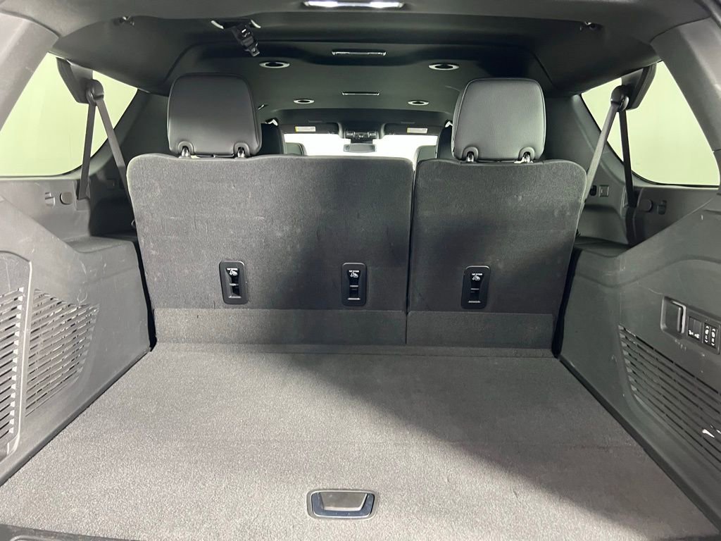 Used 2025 GMC Yukon XL Denali image 31