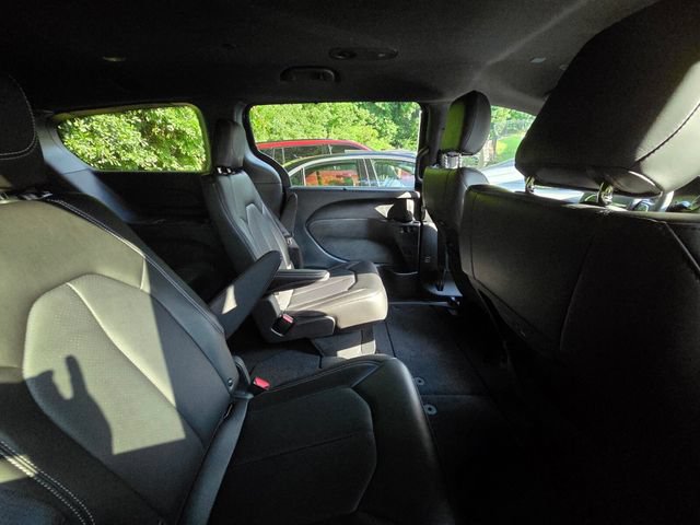 Used 2025 Chrysler Pacifica Select FWD image 11