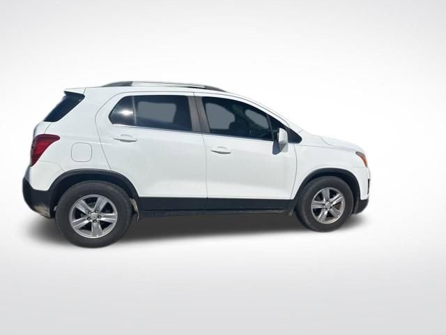 Used 2016 Chevrolet Trax LT w/ LT Sun and Sound Package FWD image 6