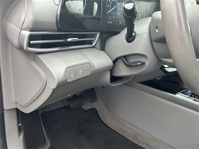 Certified 2024 Hyundai Elantra SEL w/ Convenience Package image 20