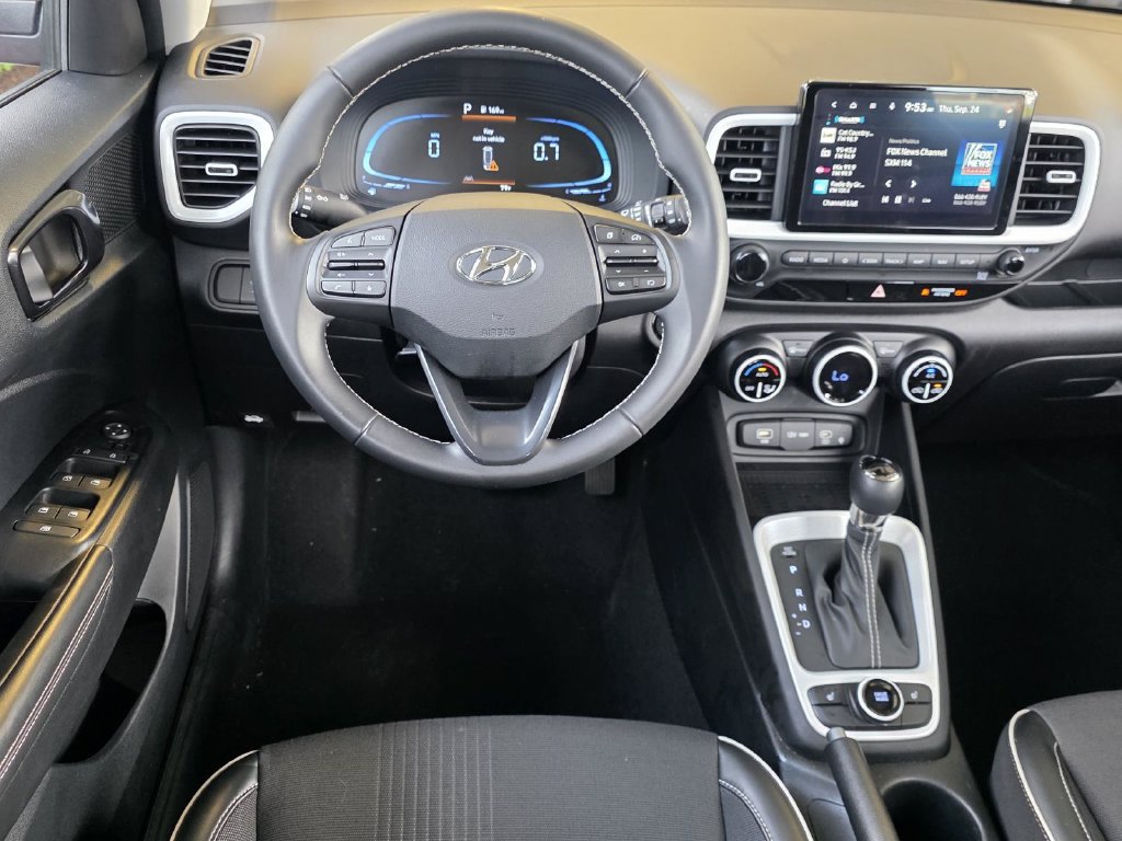 Used 2023 Hyundai Venue Limited w/ Cargo Package FWD image 11