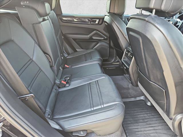Used 2022 Porsche Cayenne Coupe AWD/4WD image 21