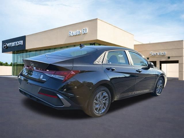 Used 2025 Hyundai Elantra Hybrid FWD image 7
