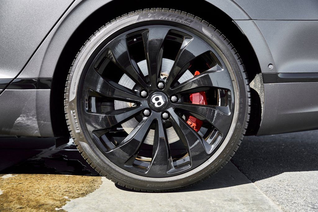 Used 2023 Bentley Flying Spur V8 image 19