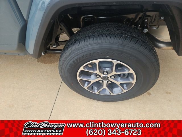 New 2025 Jeep Gladiator Sport image 12