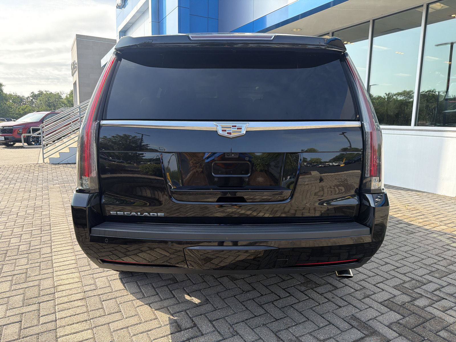 Used 2020 Cadillac Escalade Premium Luxury AWD/4WD image 4