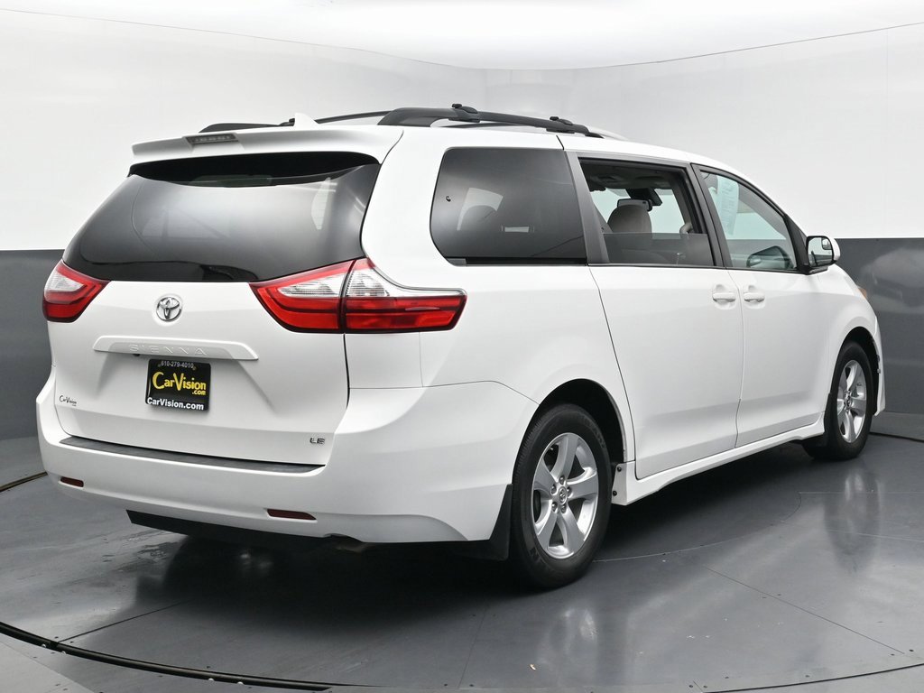Used 2019 Toyota Sienna LE image 5
