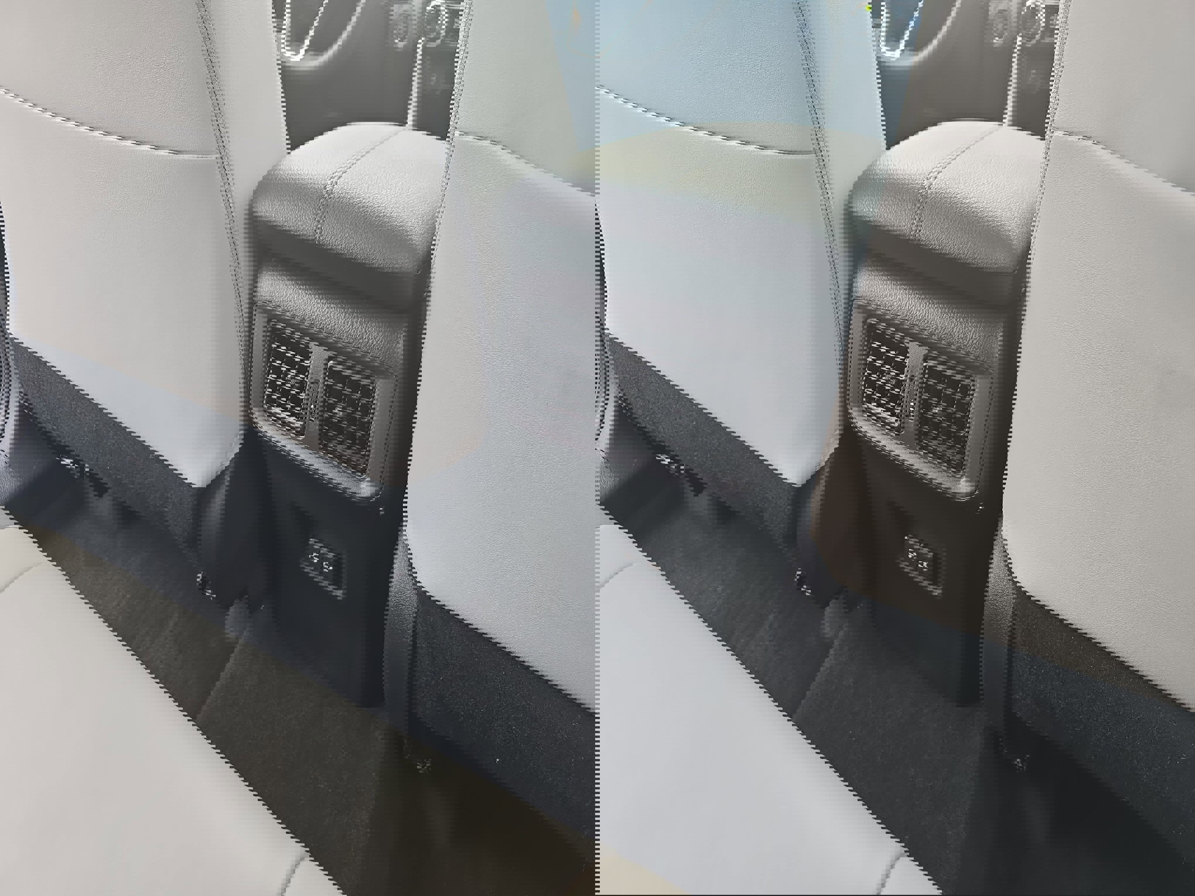 Used 2023 Toyota RAV4 XLE Premium image 12