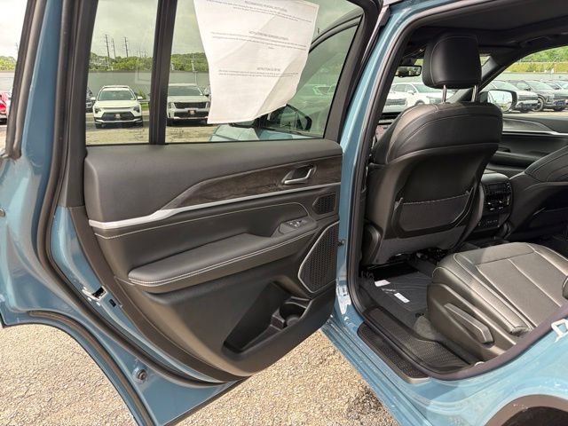 New 2026 Jeep Grand Cherokee L Limited AWD/4WD image 11