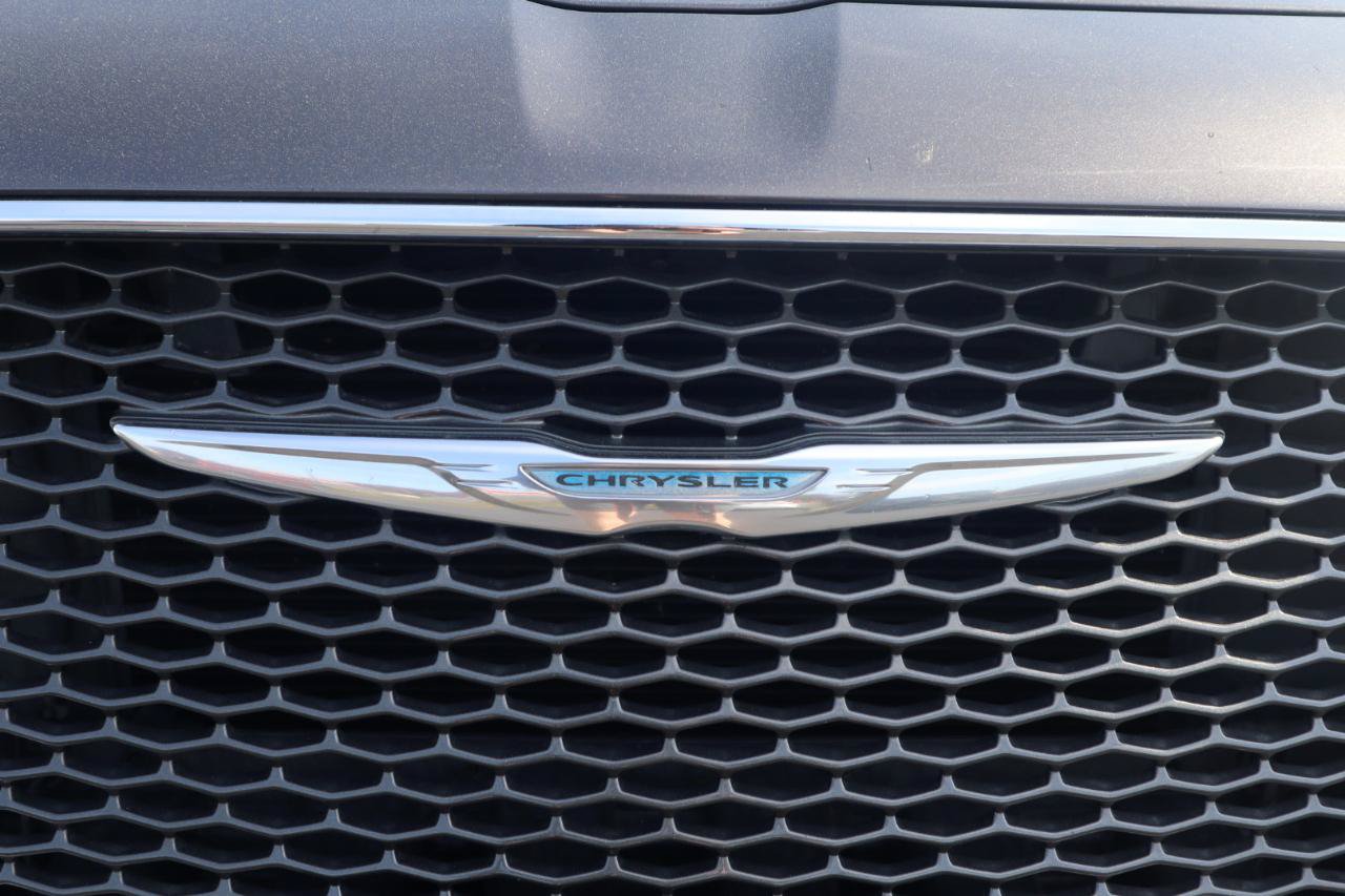 Used 2015 Chrysler 300 C w/ Light Group RWD image 23