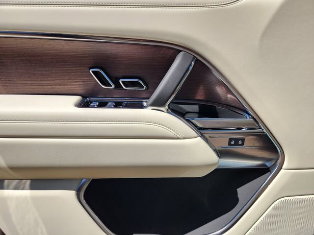 New 2026 Land Rover Range Rover Long Wheelbase SE AWD/4WD image 16