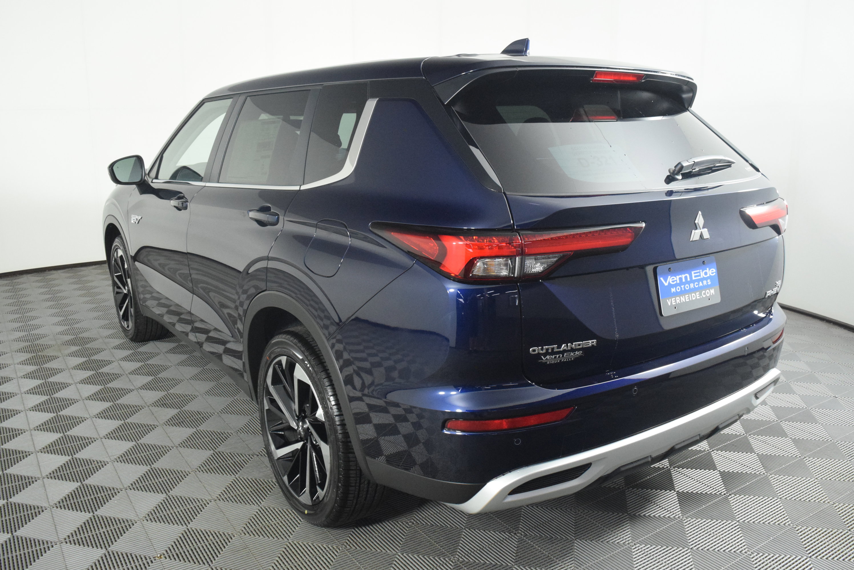 Used 2025 Mitsubishi Outlander SE image 8