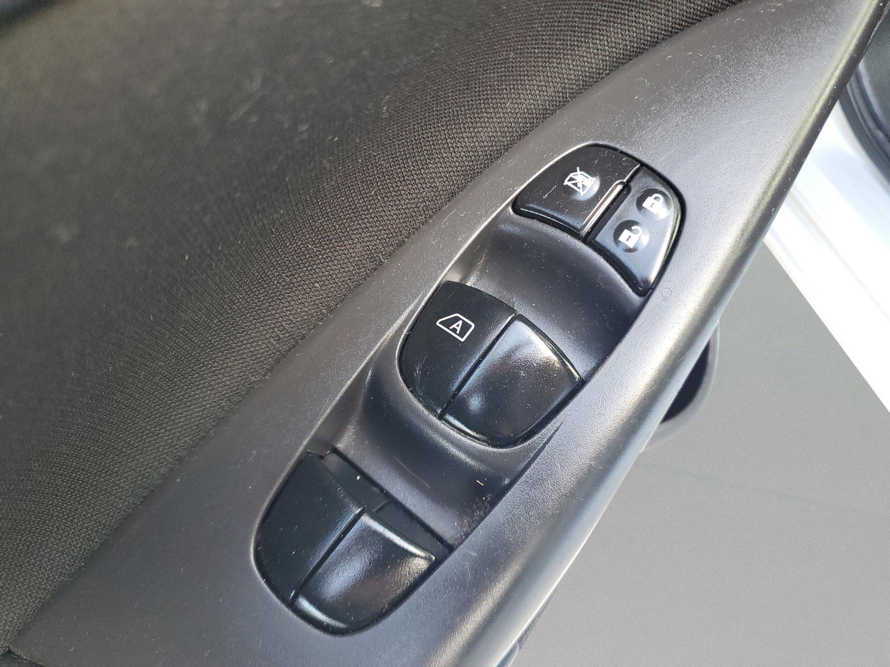 Used 2018 Nissan Sentra S image 14