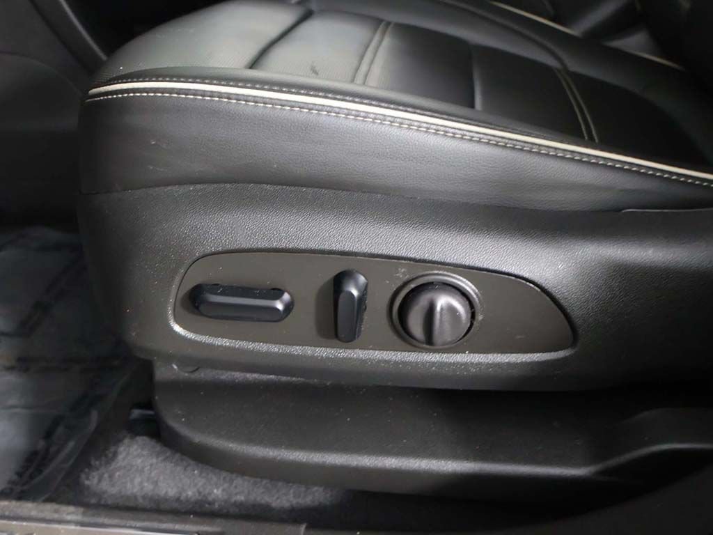 Used 2023 GMC Acadia Denali AWD/4WD image 32