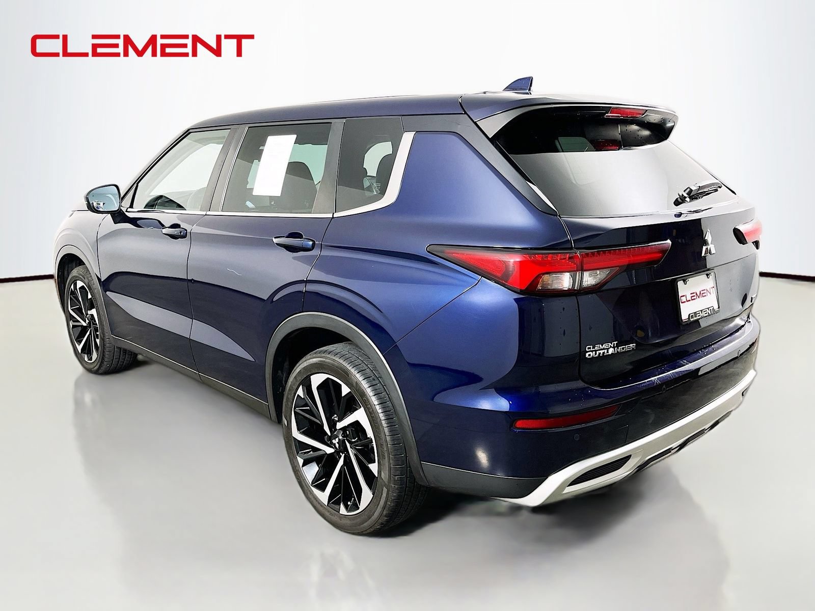 Used 2023 Mitsubishi Outlander ES AWD/4WD image 9