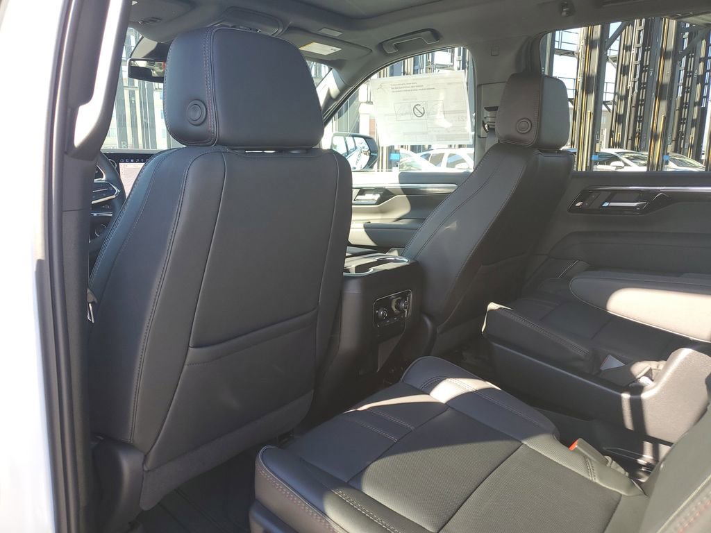 New 2026 Chevrolet Suburban RST image 18