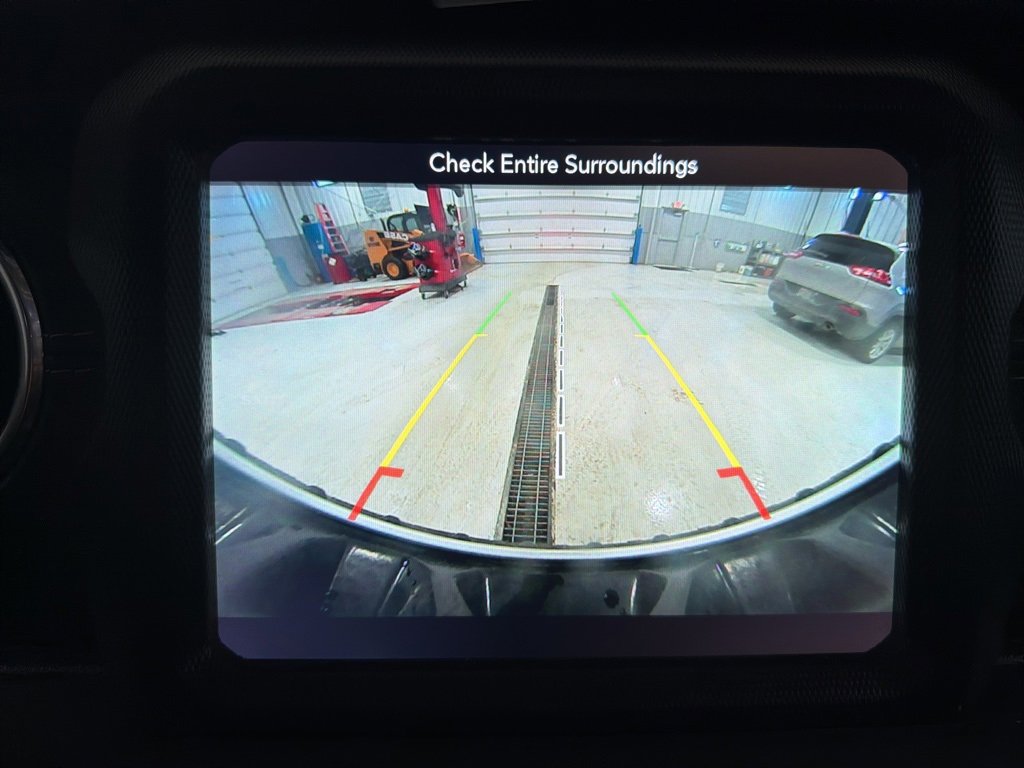 Used 2018 Jeep Wrangler Unlimited Sahara image 25