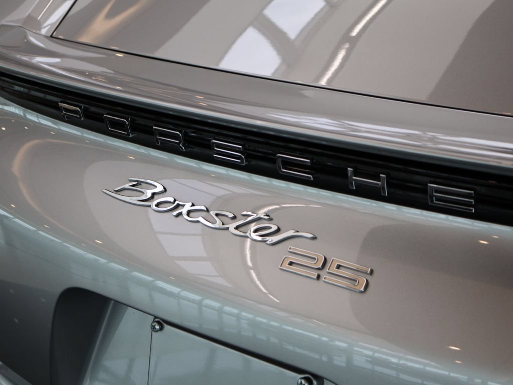 Used 2022 Porsche 718 Boxster RWD image 8