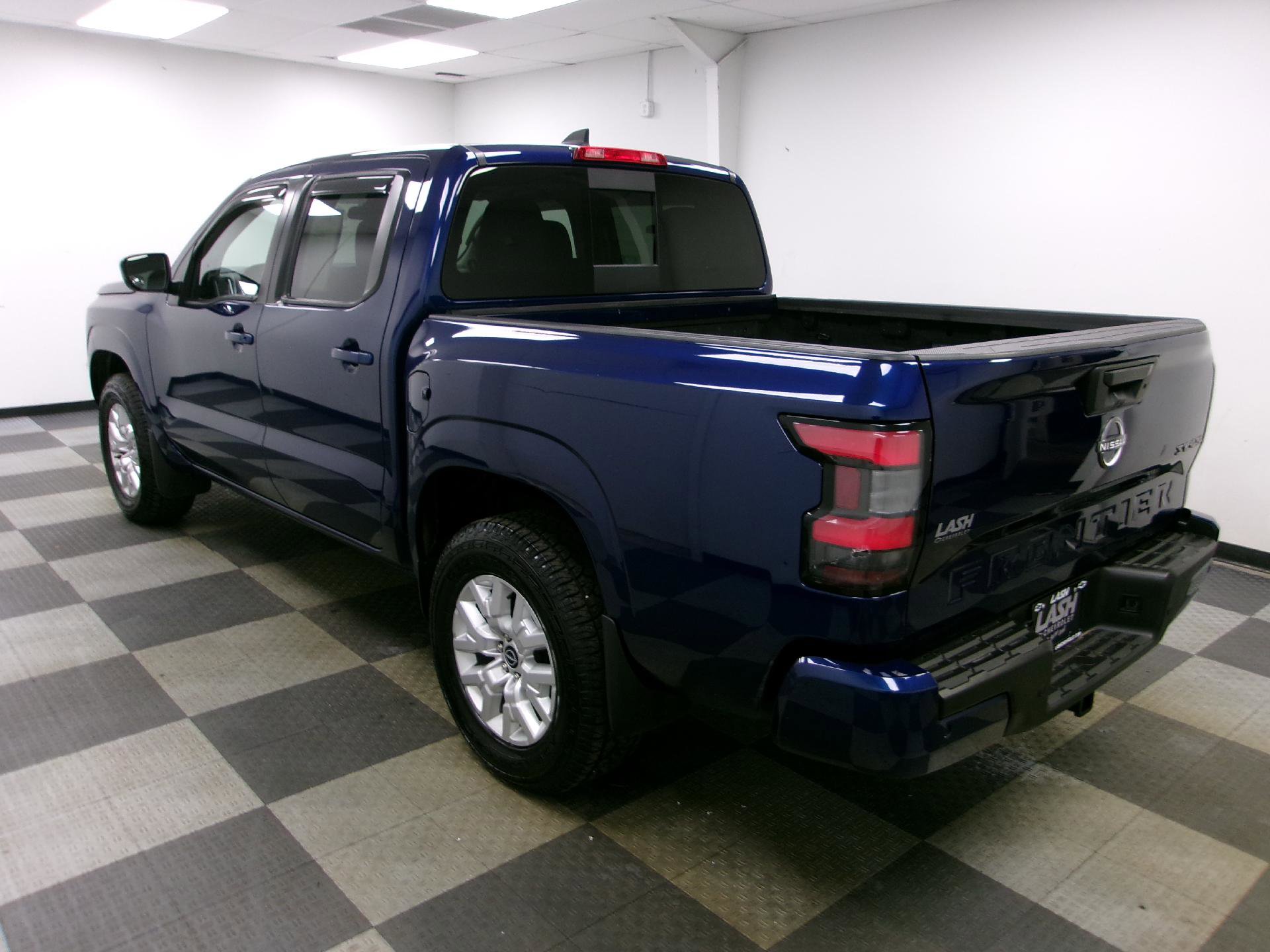 Used 2023 Nissan Frontier SV w/ SV Convenience Package image 2