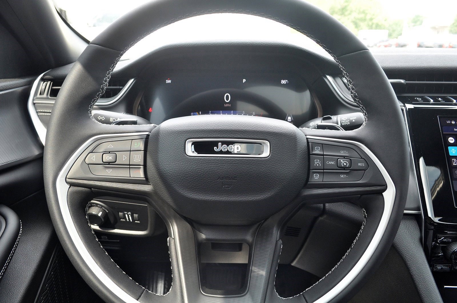 Used 2023 Jeep Grand Cherokee Altitude image 13