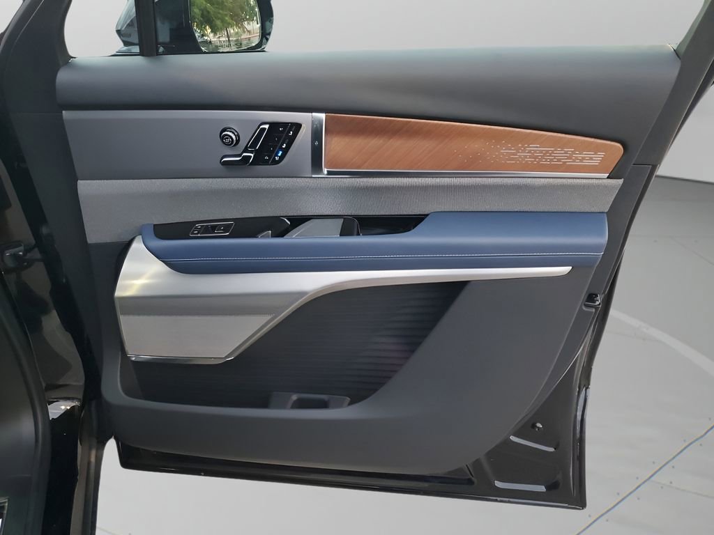 New 2026 Cadillac Vistiq Premium Luxury image 12