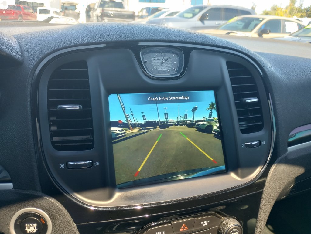 Used 2018 Chrysler 300 S w/ 300S Premium Group RWD image 27