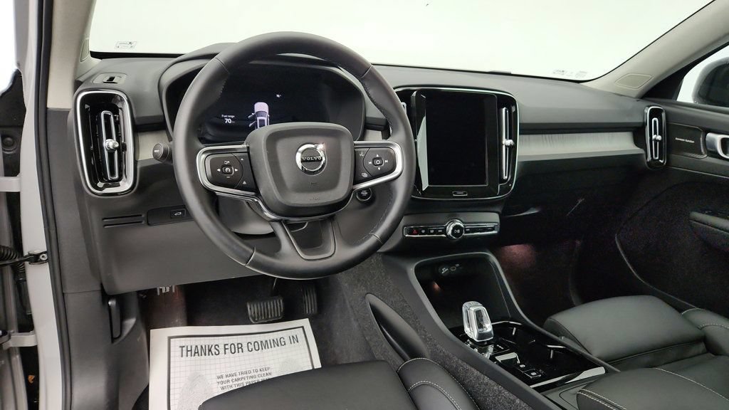 Used 2025 Volvo XC40 B5 Ultra w/ Climate Package AWD/4WD image 12