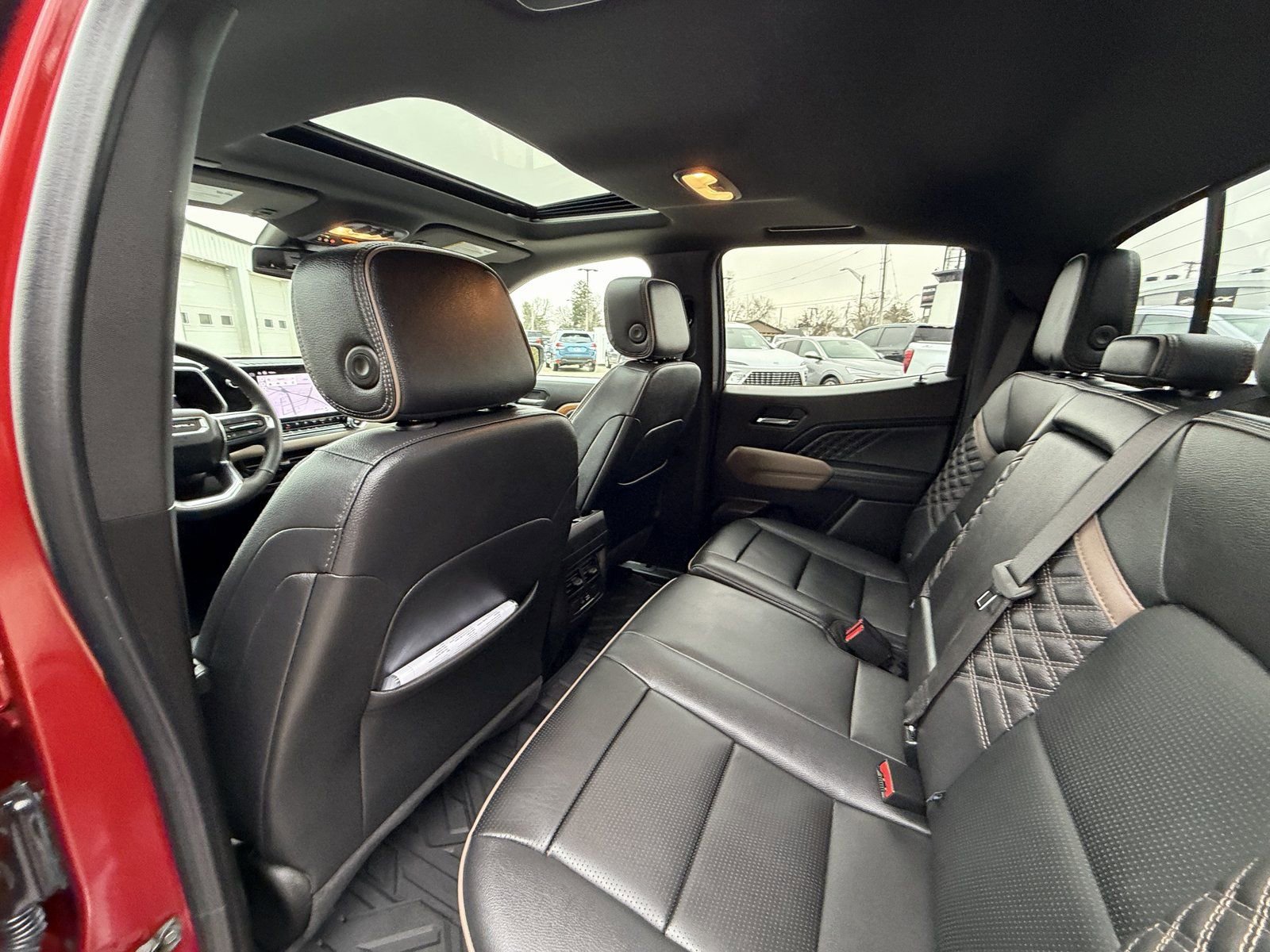 Used 2025 GMC Canyon Denali image 25