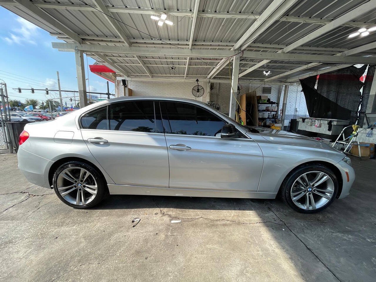 Used 2018 BMW 330i xDrive Sedan AWD/4WD image 3