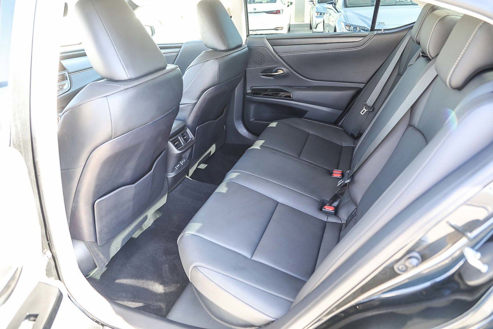 Used 2024 Lexus ES 300h w/ Premium Package image 18