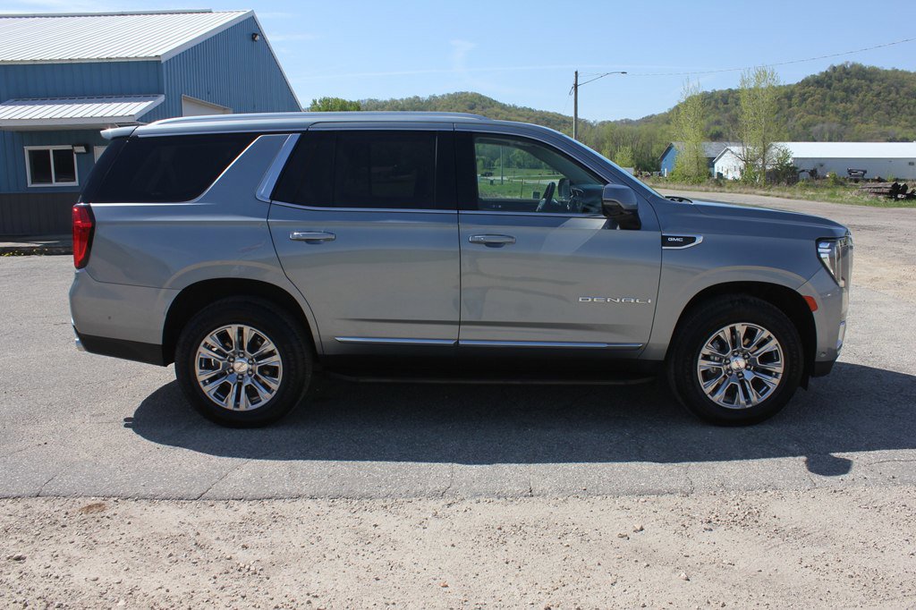 Used 2023 GMC Yukon Denali w/ Advanced Technology Package AWD/4WD image 4