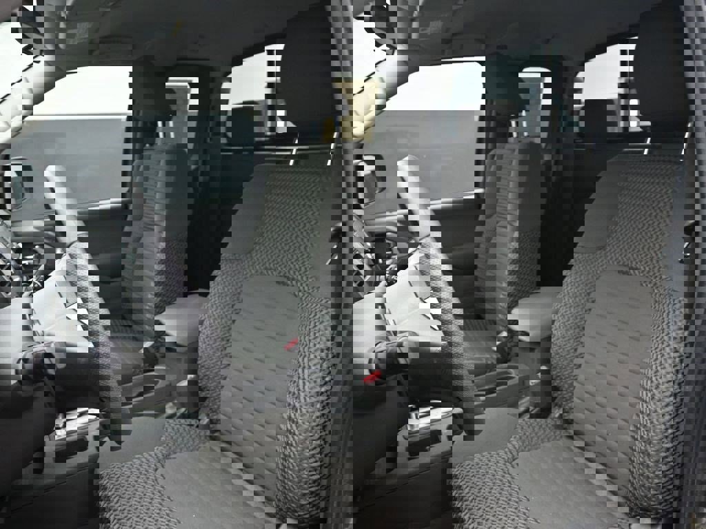 Used 2018 Nissan Frontier SV image 13