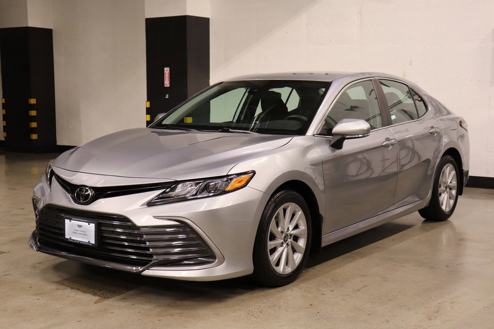 Used 2022 Toyota Camry LE image 1