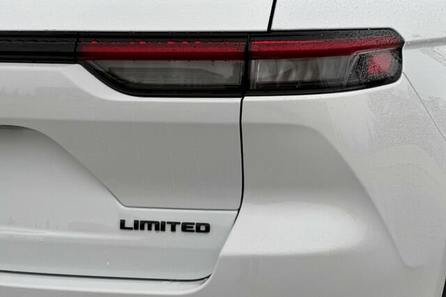 New 2025 Jeep Grand Cherokee Limited image 24