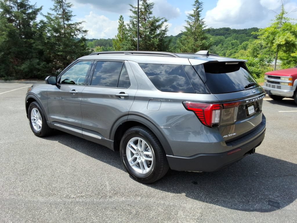 Used 2025 Ford Explorer Active RWD image 7