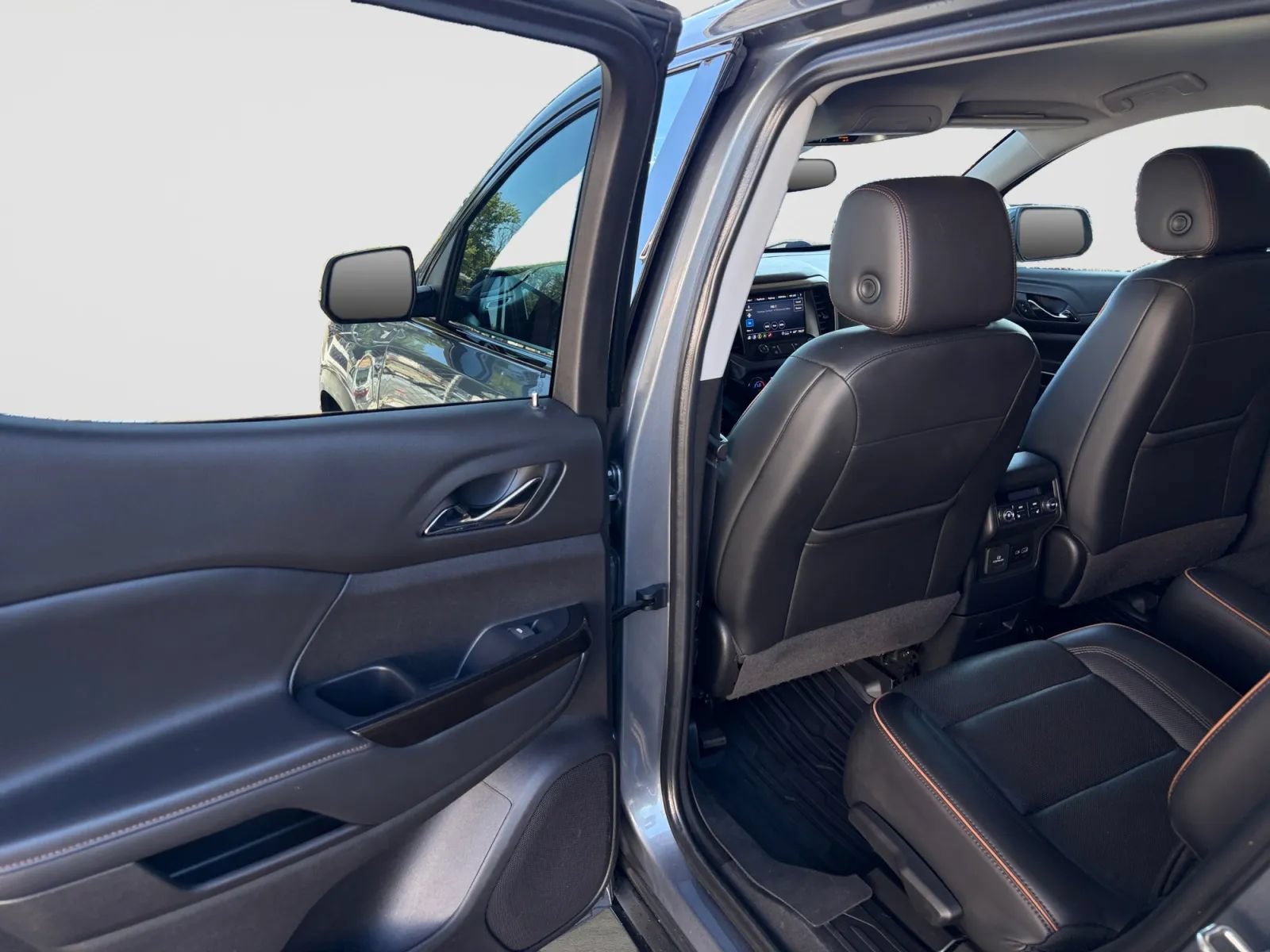 Used 2022 GMC Acadia AT4 w/ Technology Package AWD/4WD image 14