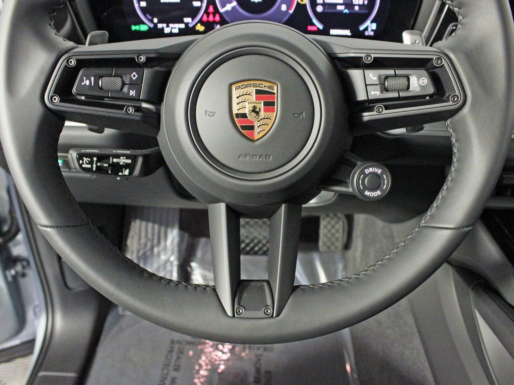 Certified 2025 Porsche Cayenne Coupe image 24