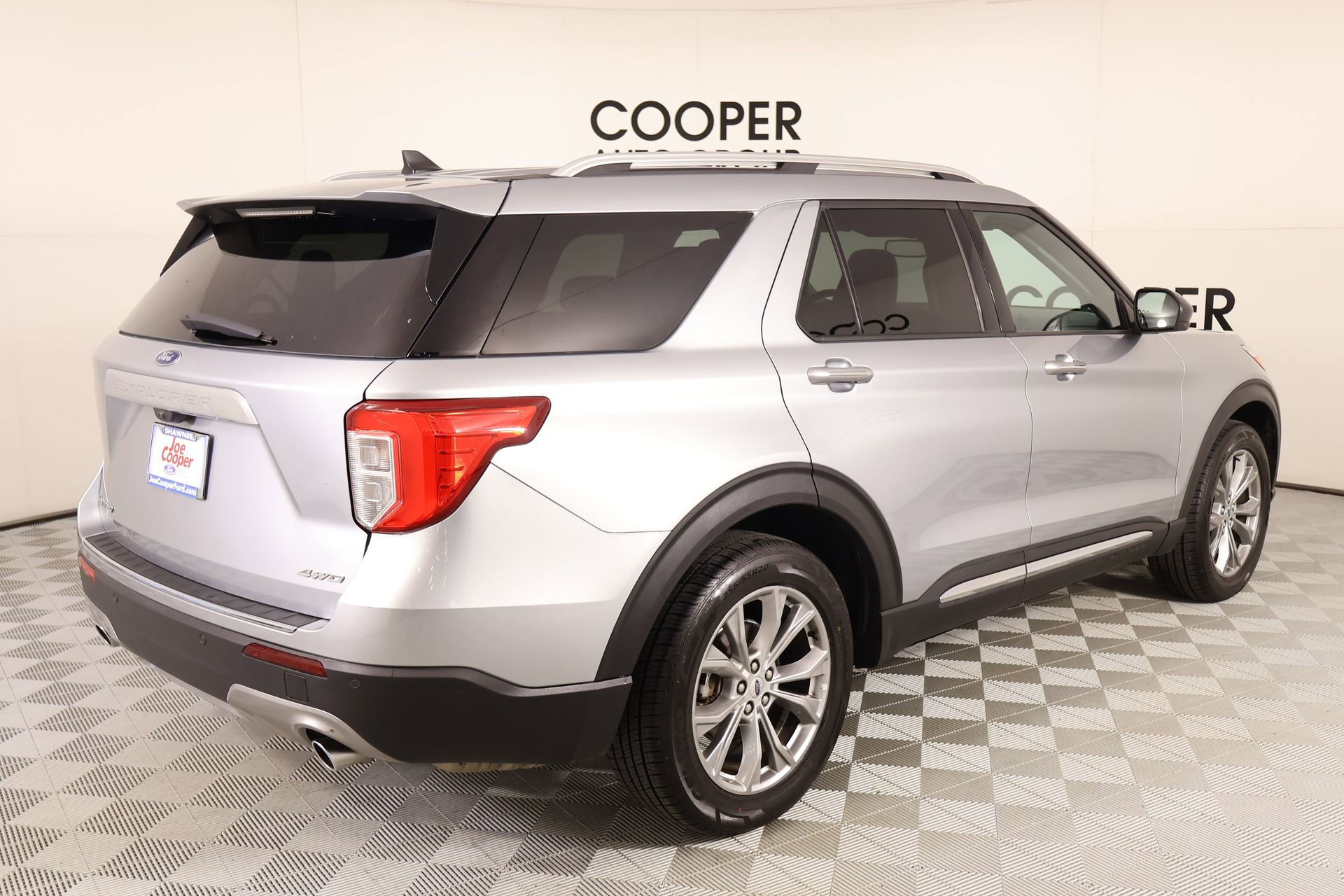 Used 2023 Ford Explorer Limited image 22