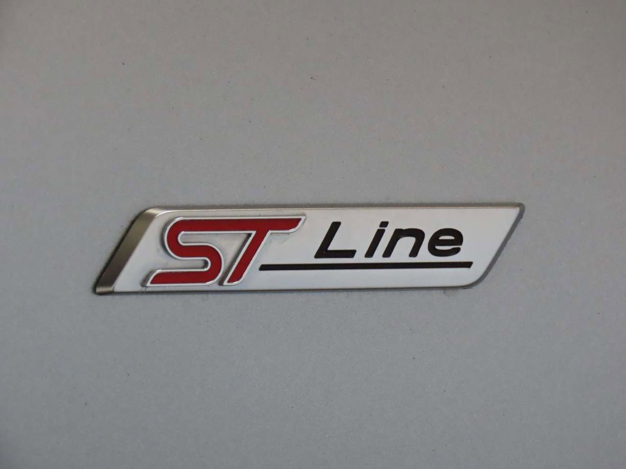 Used 2024 Ford Escape ST-Line w/ Cold Weather Package FWD image 6