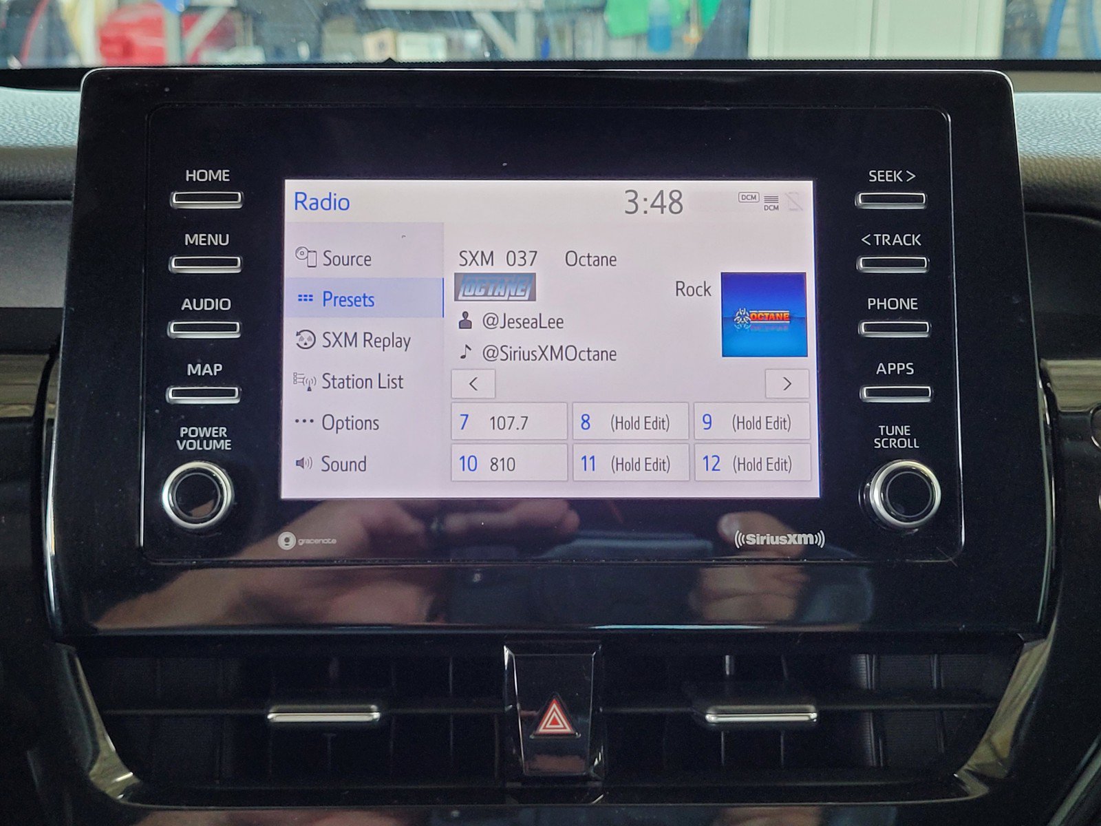 Used 2021 Toyota Camry SE w/ Convenience Package FWD image 11