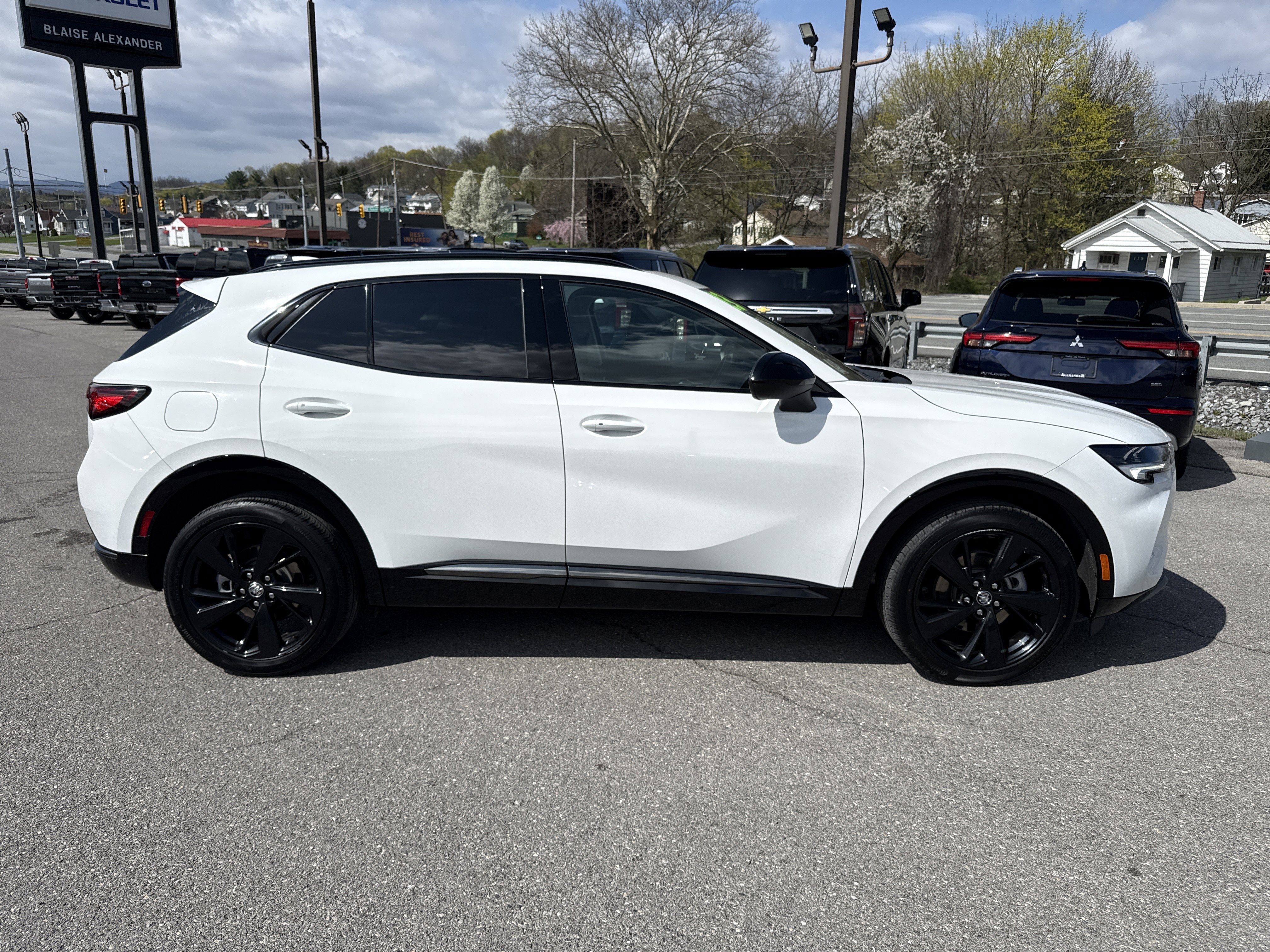 Used 2023 Buick Envision Essence w/ Sport Touring Package image 2