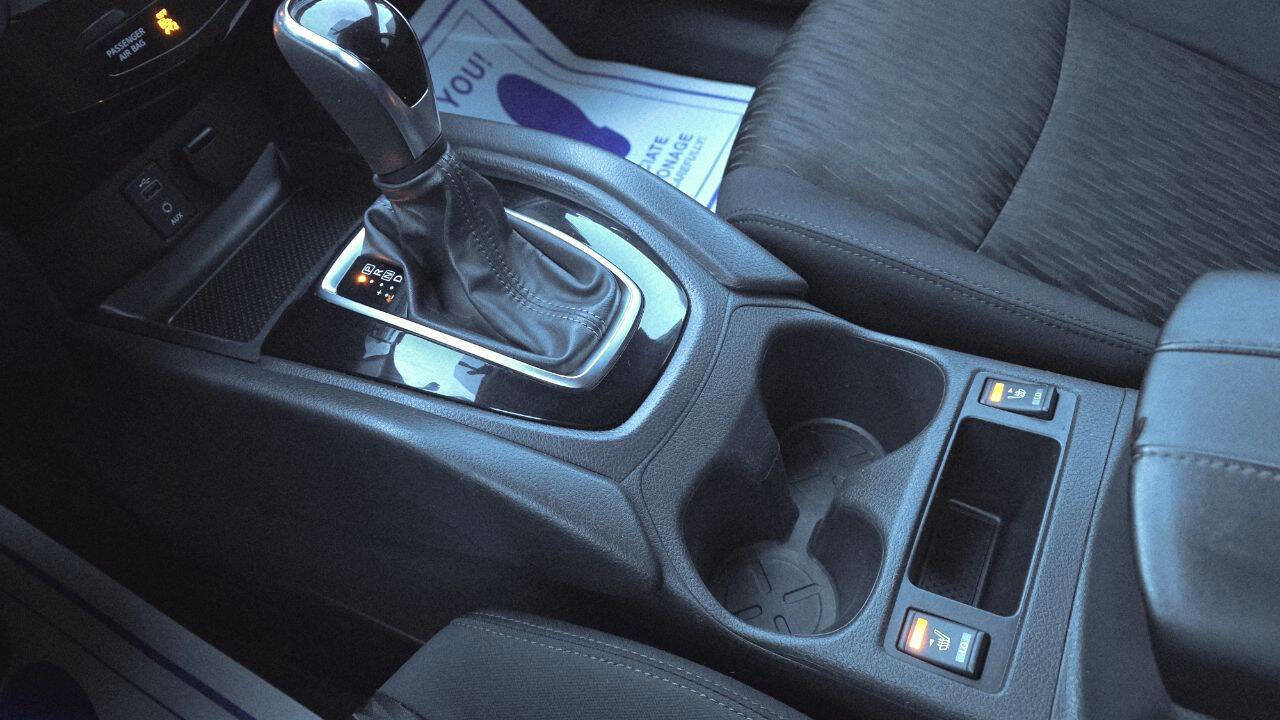 Used 2017 Nissan Rogue SV image 18