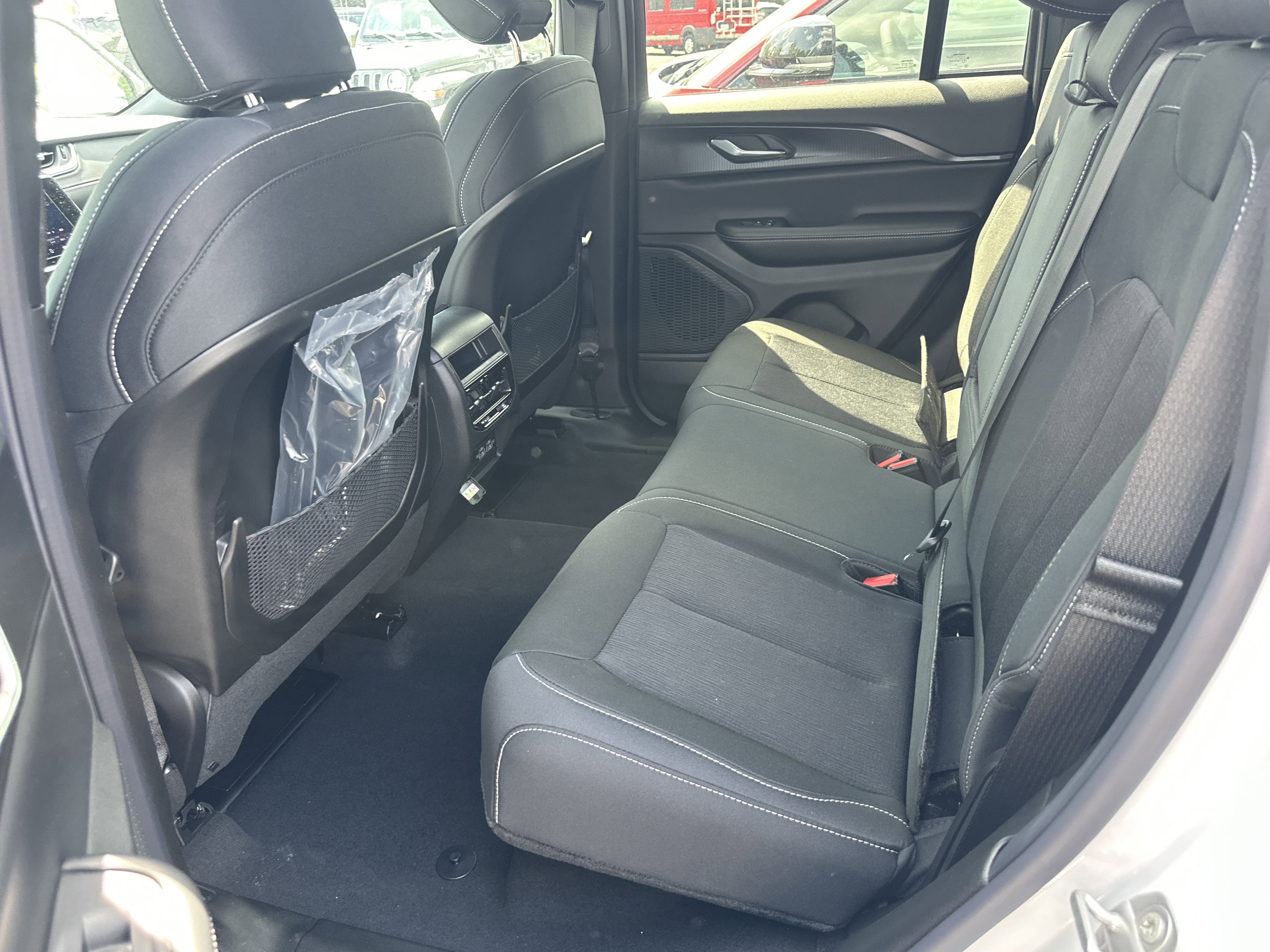 New 2026 Jeep Grand Cherokee Laredo AWD/4WD image 23