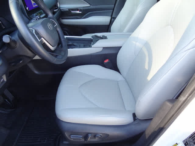 Certified 2024 Toyota Grand Highlander AWD image 6