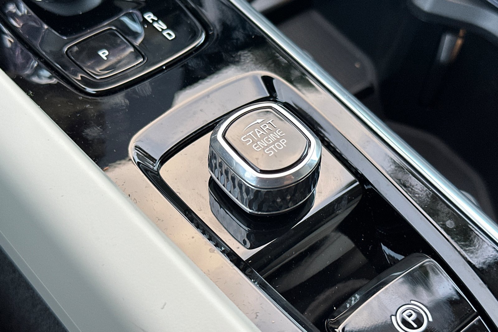 New 2026 Volvo XC60 T8 Ultra w/ Climate Package image 20