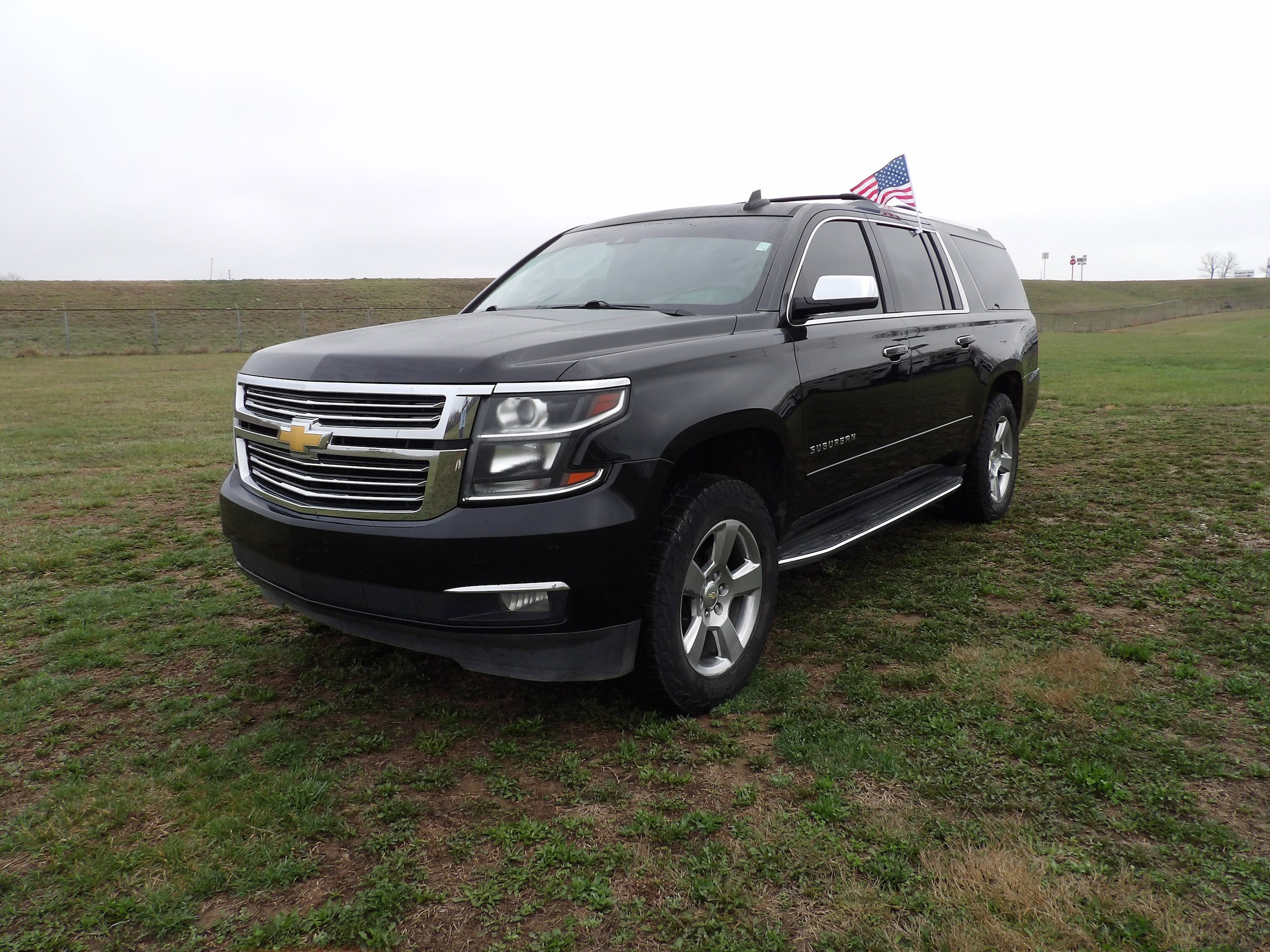 Used 2018 Chevrolet Suburban Premier image 2
