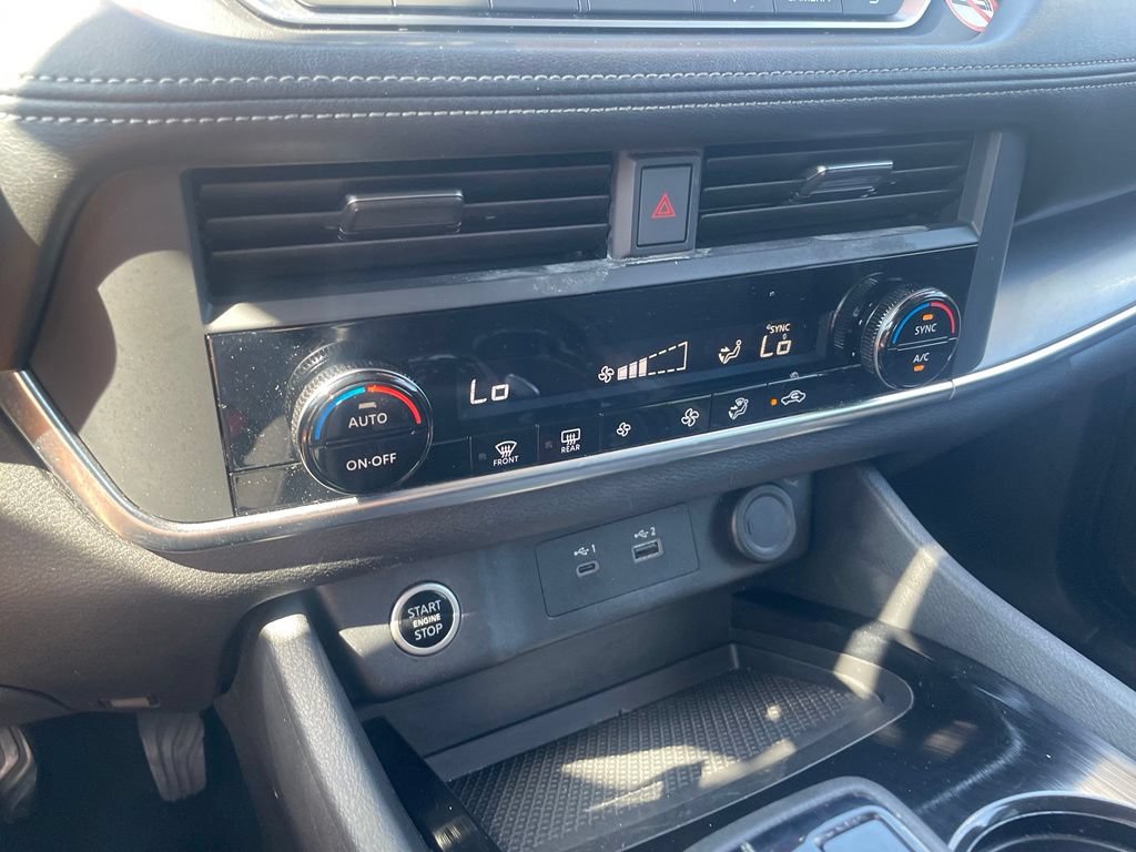 Used 2023 Nissan Rogue SV AWD/4WD image 17