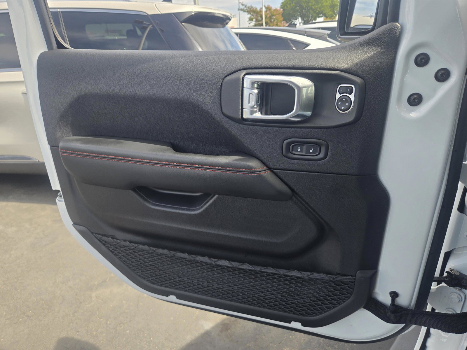 Used 2026 Jeep Wrangler Unlimited Rubicon AWD/4WD image 15
