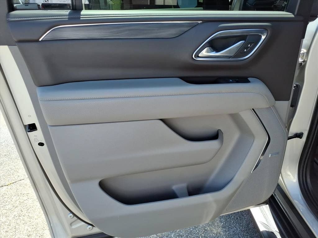 Used 2023 GMC Yukon XL SLT AWD/4WD image 19