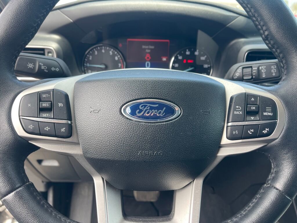 Used 2024 Ford Explorer XLT w/ Equipment Group 202A AWD/4WD image 17